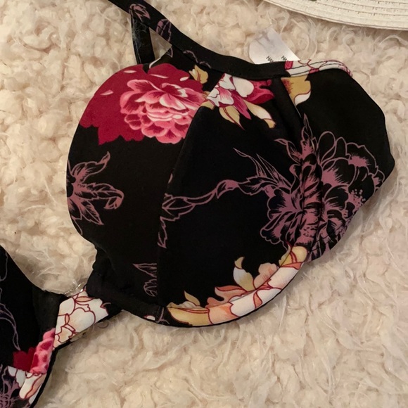 Women’s Newport News Bikini Top - Picture 2 of 8